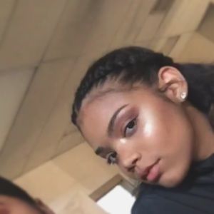 Meet your Posher, Lyani